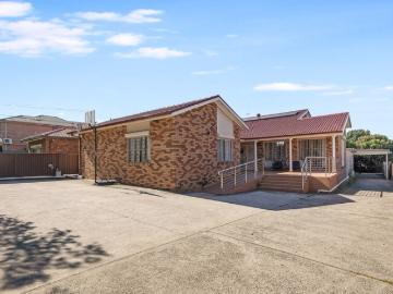 Blue Ribbon Family Residence on a Rare 1,066sqm Parcel