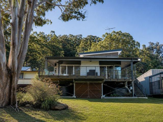 Blue Ribbon Home of Masterful Craft on the Waterfront Reserve
