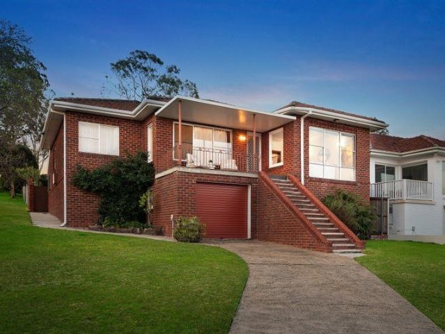 Blue ribbon opportunity on 708sqm north to rear, near level block
