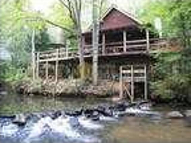 Blue Ridge Waterfront 2 Bedrooms Cabin
