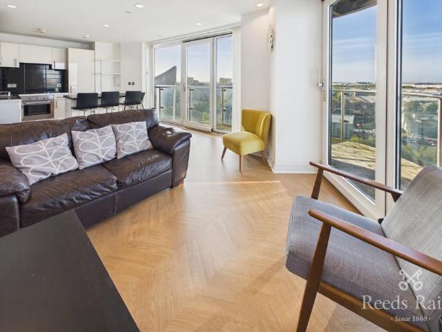 Blue, Salford M50 2 bed apartment to rent £1,250 pcm £288 pw