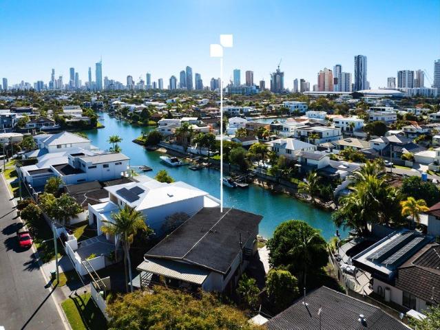 Bluechip Waterfront Position, Potential and Panoramic Skyline Views