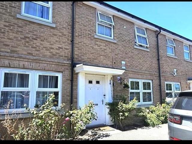 Bluebell Terrace, West Drayton, UB7 3 bed terraced house to rent £2,250 pcm £519 pw
