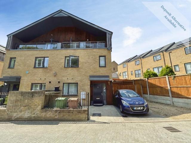Bluebell Walk Tunbridge Wells TN2 4 bed semi detached house to rent £2,850 pcm £658 pw