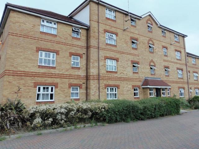 Bluebell Way, Essex IG1 2 bed apartment to rent £1,600 pcm £369 pw