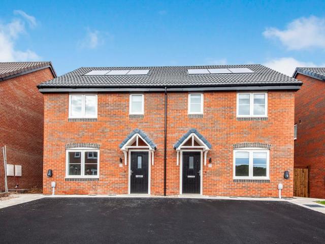 Bluebell Way, Shepshed, LOUGHBOROUGH 3 bed semi detached house to rent £1,400 pcm £323 pw
