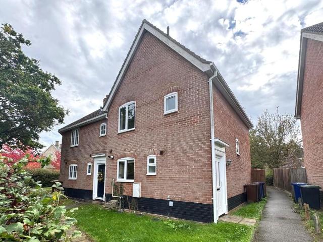 Bluebell Avenue, Bury St. Edmunds 3 bed semi detached house to rent £1,450 pcm £335 pw