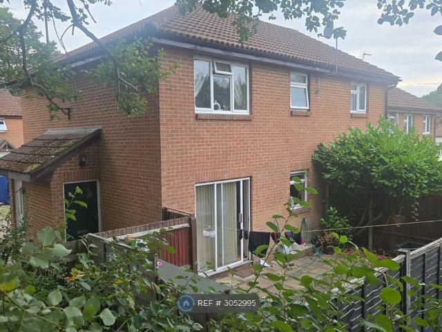 Bluebell Court, Woking GU22, 1 bed terraced house to rent, £1,300 pcm | PrimeLocation