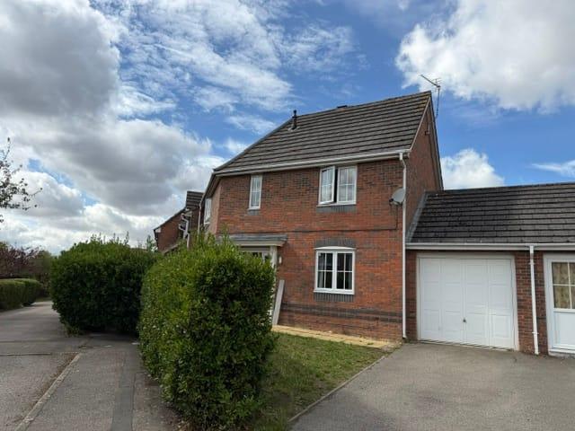 Bluebell Close, Corby, NN18 3 bed semi detached house to rent £1,200 pcm £277 pw