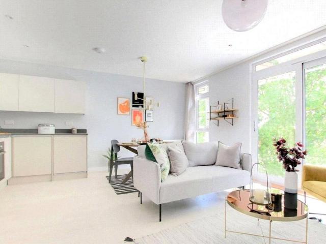 Bluebell House, Wych Elm, Harlow, CM20 2 bed apartment to rent £1,500 pcm £346 pw