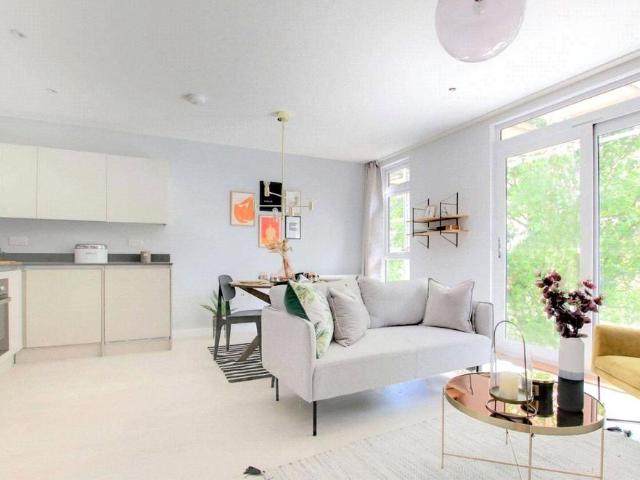 Bluebell House, Wych Elm, Harlow, CM20 2 bed apartment to rent £1,600 pcm £369 pw