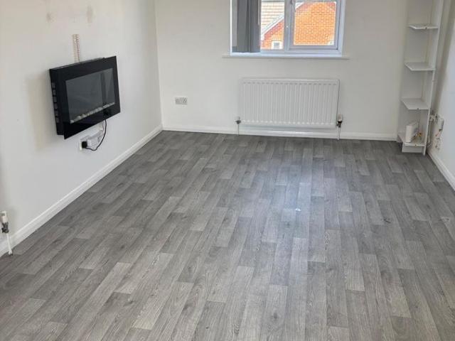 Blueberry Avenue, Manchester, Lancashire M40, 2 bed flat to rent, £1,100 pcm | PrimeLocation