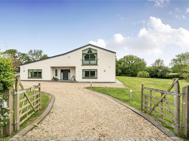 Blueberry Lane, Knockholt, Sevenoaks. 5 bed detached house to rent £6,500 pcm £1,500 pw