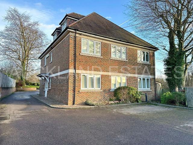 Bluebridge Road, Brookmans Park AL9, 2 bed flat to rent, £2,000 pcm | PrimeLocation