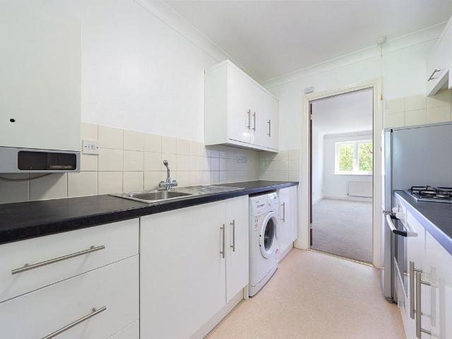 Bluegates, London Road, Ewell, Surrey KT17, 1 bed flat to rent, £1,300 pcm | PrimeLocation