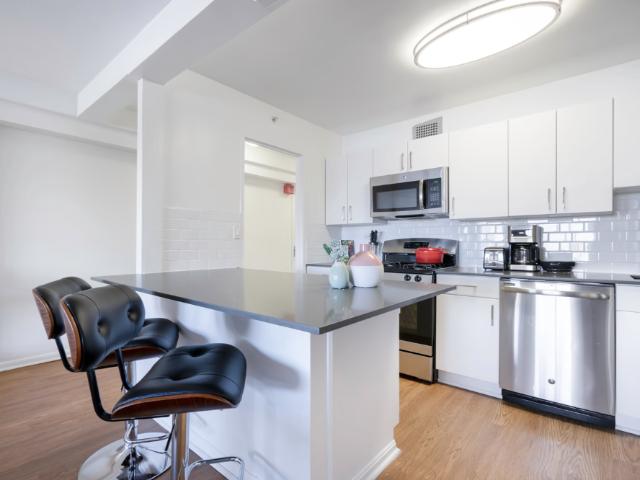Blueground Boston Studio Apartment for Rent at 8 Whittier Pl #1181, Boston, MA 02114 West End