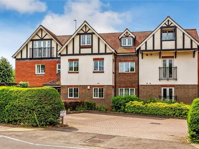 Bluehouse Lane, Oxted, Surrey, RH8 2 bed apartment to rent £1,800 pcm £415 pw