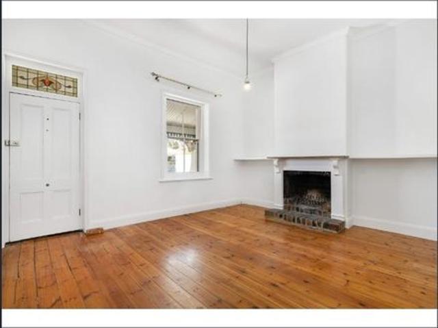 Bluestone Row Cottage in Sought After Location
