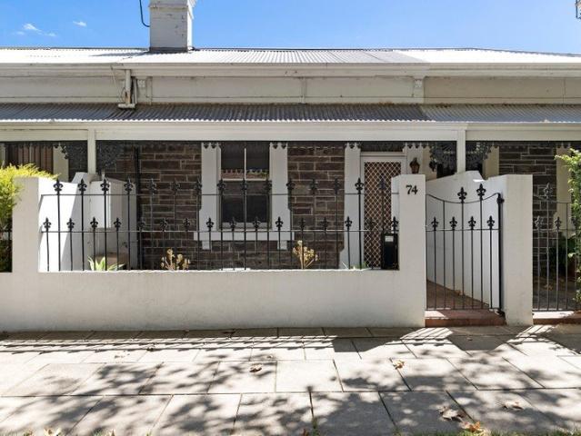 Bluestone Row Cottage in Sought After Location