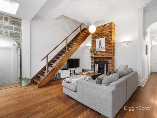 BLUESTONE VICTORIAN HOME ON TREELINED NAPIER STREET!