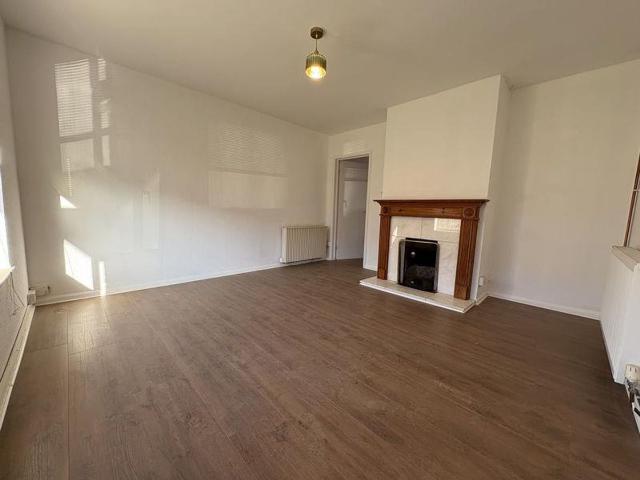 Blumfield Crescent, Slough SL1, 3 bed semi detached house to rent, £2,800 pcm | PrimeLocation
