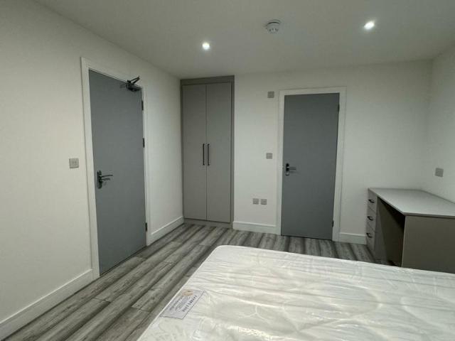 Blumfield Crescent, Slough, SL1 House share to rent £1,000 pcm £231 pw