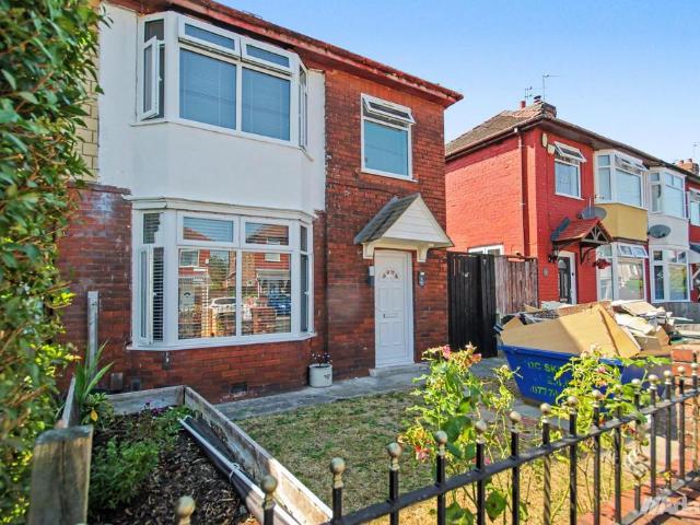 Blundell Road, Widnes, WA8 8SS 3 bed semi detached house to rent £1,050 pcm £242 pw