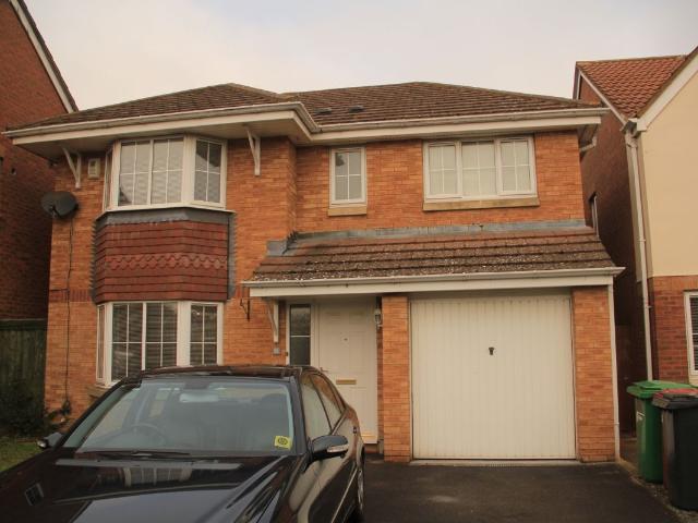 Blunden Drive, Langley, Slough SL3, 4 bed detached house to rent, £2,500 pcm | PrimeLocation