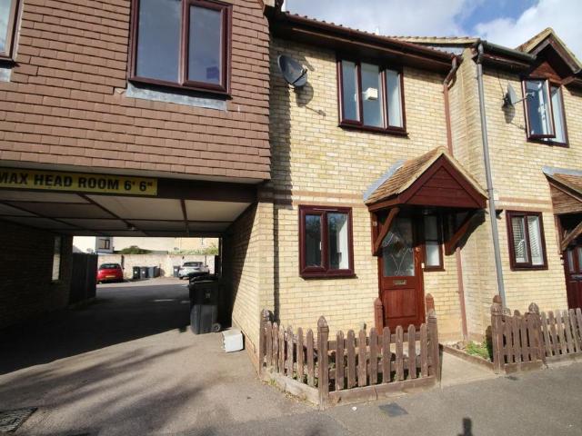 Blunham Road, Biggleswade, SG18 3 bed end of terrace house to rent £1,500 pcm £346 pw