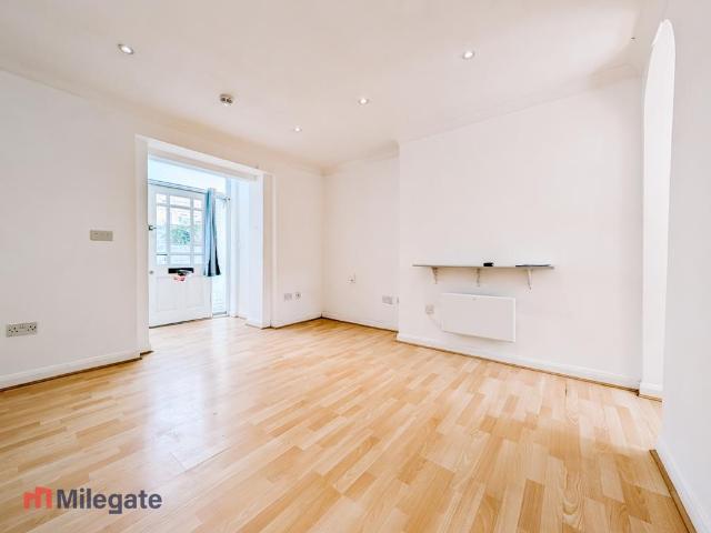Blunt Road, South Croydon CR2 1 bed flat to rent £1,345 pcm £310 pw