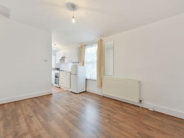 Blurton Road, Clapton E5, Studio to rent, £1,300 pcm | PrimeLocation