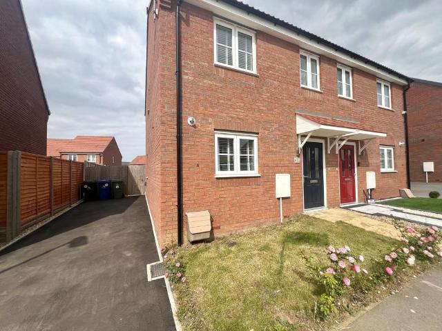 Blyth Way, Grimsby, DN37 3 bed semi detached house to rent £950 pcm £219 pw