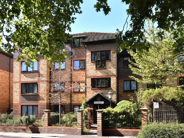 Blyth Wood Park, 20 Blyth Road, Bromley, Kent BR1, 2 bed flat to rent, £1,850 pcm | PrimeLocation