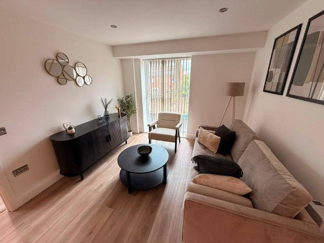 Blyth Rd BR1 1 bed flat to rent £1,550 pcm £358 pw