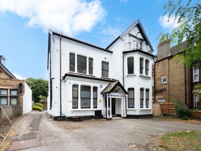 Blyth Road, Bromley 2 bed flat to rent £1,895 pcm £437 pw
