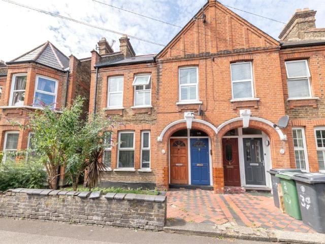 Blyth Road, Walthamstow, London E17 2 bed flat to rent £2,000 pcm £462 pw