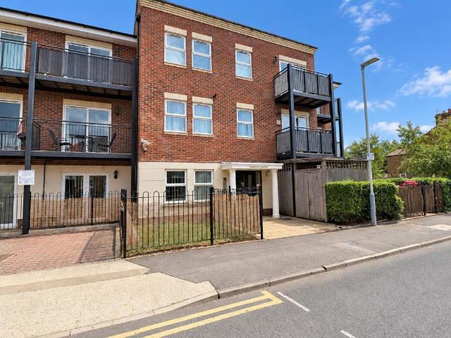 Blythewood Court, Uxbridge UB8, 1 bed flat to rent, £1,450 pcm | PrimeLocation