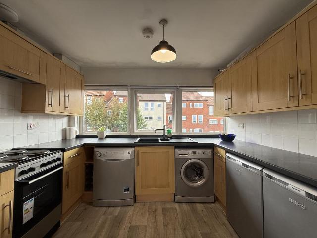 Blythe Road, Birmingham, B46 2 bed flat to rent £895 pcm £207 pw