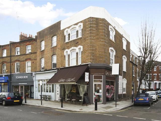 Blythe Road, Brook Green, London, W14 1 bed apartment to rent £1,599 pcm £369 pw