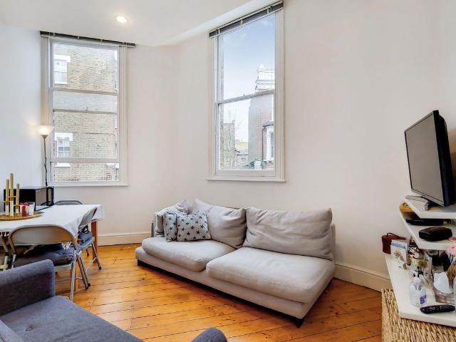 Blythe Road, Brook Green, London W14, 1 bed flat to rent, £3,000 pcm | PrimeLocation