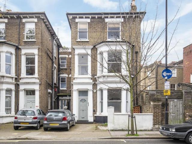 Blythe Road, London, W14 1 bed flat to rent £2,050 pcm £473 pw