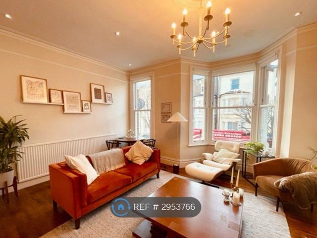 Blythe Road, London W14, 1 bed flat to rent, £2,200 pcm | PrimeLocation