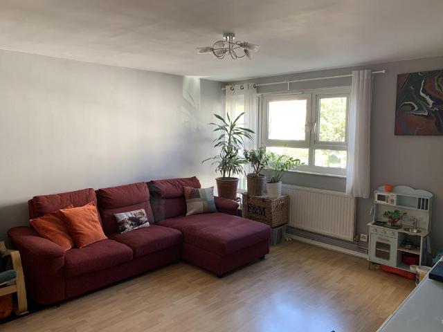 Blythe Road, London W14 2 bed flat to rent £2,500 pcm £577 pw