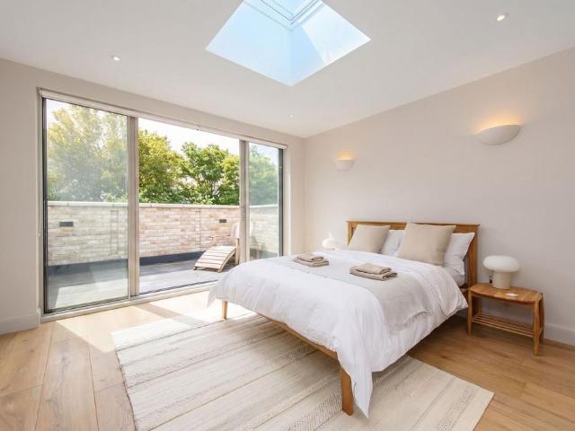 Blythwood Road, Crouch End, London, N4 4 bed semi detached house to rent £6,000 pcm £1,385 pw