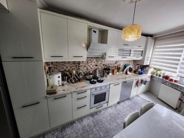Bm Real Estate Gazcılar Cadde Üzerinde Kiralık 3+1 Daire