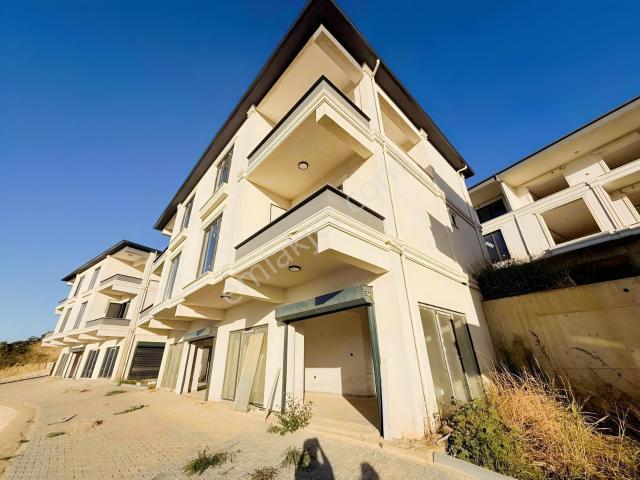 Bm Real Estate Gemlik Umurbey'de Satılık 5+1 Tripleks Villalar