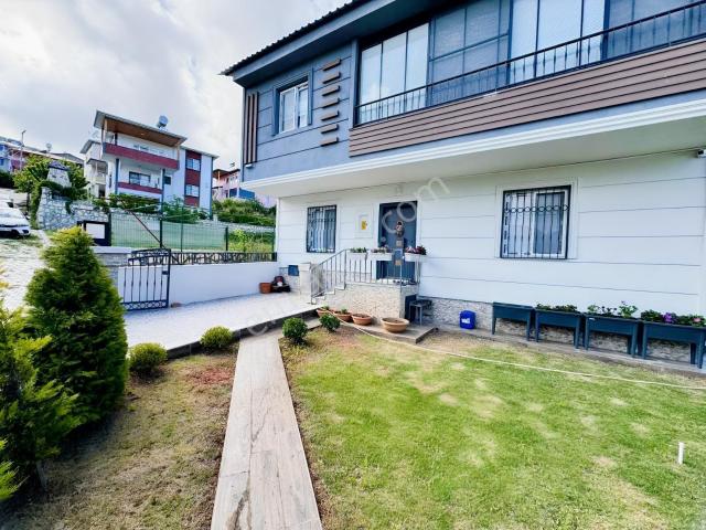 Bmden Ayvagediğinin En Popüler Yerinde Eşyalı 3+1 Dublexvilla