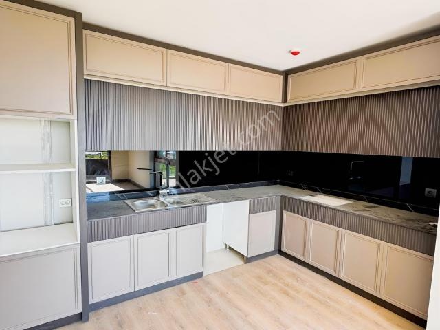 Bmden Çiftlikköy'de Havuzlu Yerden Isıtmalı Sıfır Kiralık Daire