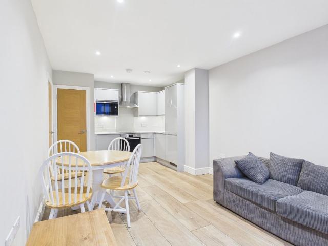 Bmw House, Petersfield Avenue, Slough, Berkshire SL2, 1 bed flat to rent, £1,250 pcm | PrimeLocation