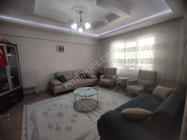 Çbn Den Ana Cadde Üzeri 2+1 Krediye Uygun*kattan Bölme Degildir